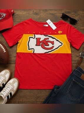 Kansas City Chiefs Women’s Large Red Gold Logo NFL Mesh T-Shirt NWT
